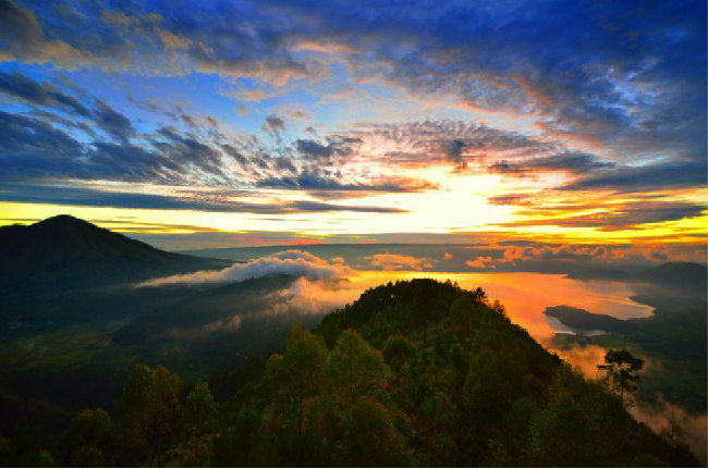 50 Musisi Asal Spanyol Unjuk Kebolehan di Danau Toba