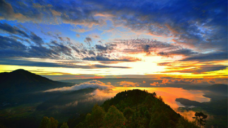 Kementerian Pariwisata melakukan berbagai cara untuk mempromosikan Danau Toba yang ditetapkan Presiden Joko Widodo sebagai satu dari 10 destinasi prioritas.
