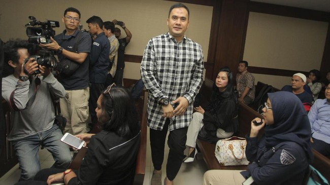 Saipul Jamil terbukti menyuap panitera pengganti Pengadilan Negeri Jakarta Utara sebesar Rp250 juta untuk meringankan vonis dugaan perkara pencabulan.