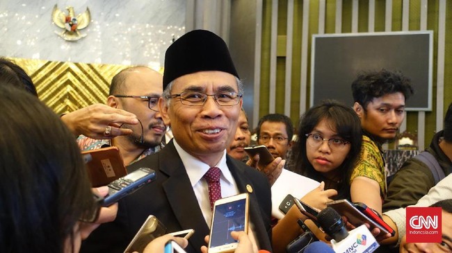 Ketua DK OJK Wimboh Santoso mengungkapkan siswa SMP diwajibkan memiliki tabungan bank untuk meningkatkan literasi dan inklusi keuangan di Indonesia.