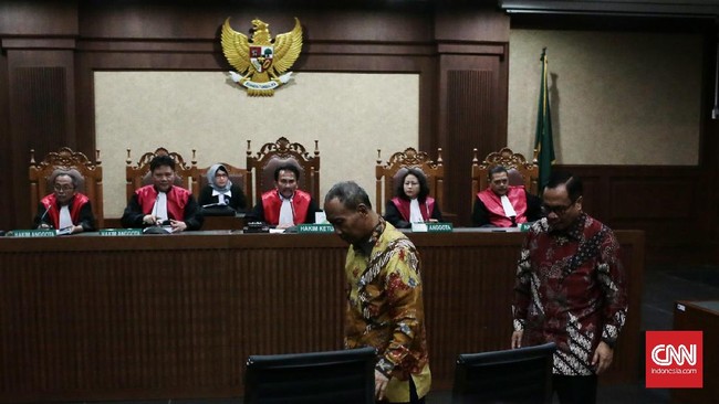 Selain tiga partai tersebut, Marzuki Alie, Anas Urbaningrum, dan Chairuman Harahap diduga juga ikut menerima uang proyek e-KTP.