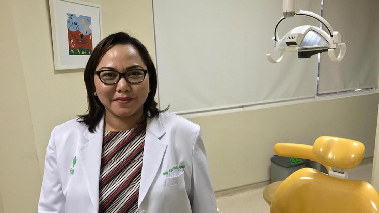 Anak takut cabut gigi? Nggak usah khawatir Bun, drg Ayu Achari punya solusinya.