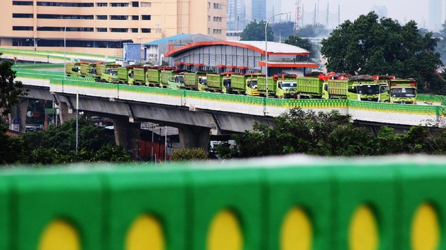 PT Kereta Api Indonesia Indonesia (Persero) sampai saat ini masih kesulitan menggeser angkutan barang dan logistik dari jalan ke rel. 