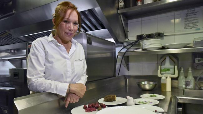 Koki Leonor Espinosa berhasil mendapat gelar Bosque Culinary World Prize setelah memenangkan kompetisi memasak dari Basque Culinary Center.