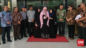 Doa dan Harapan Istri Novel di 100 Hari Teror Air Keras
