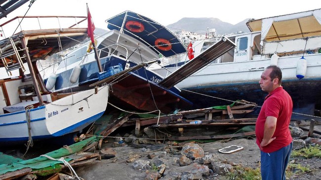 Gempa Turki dan Yunani Tewaskan Dua dan Lukai Ratusan Orang