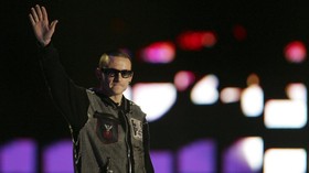 Chester Bennington Takkan Dimakamkan di Samping Chris Cornell
