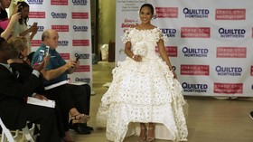 Cantiknya Gaun Pengantin Unik dari Gulungan Tisu Toilet