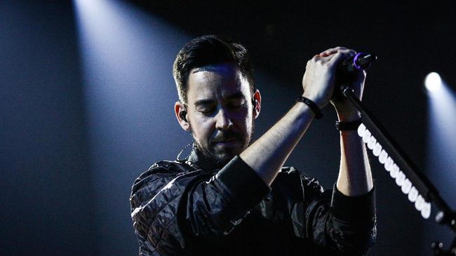 Promotor membuka penjualan tiket konser Mike Shinoda khusus untuk penggemar Linkin Park pada 30 Juni, sementara untuk umum mulai 1 Juli.