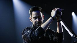 Chester Bennington Tanpa Tato Api dalam Memori Mike Shinoda