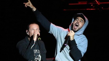 img-title Linkin Park Tegas Tolak Konser Bareng Hologram Chester Bennington