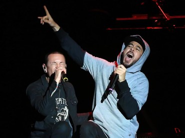 img-title Linkin Park Tegas Tolak Konser Bareng Hologram Chester Bennington