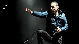 Inspirasi Gaya yang Diwariskan Chester Bennington