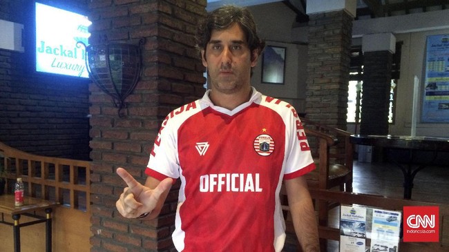 Pelatih Persija, Stefano ‘Teco’ Chugurra mengatakan, tak baik bagi Persija jika menumpang Barracuda terus jika bertandang ke Bandung.