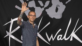 Chester Bennington Pergi, Sukacita Fan Indonesia Berubah Duka