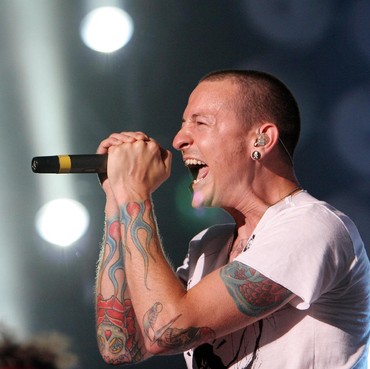 Lirik Lagu Pushing Me Away - Linkin Park