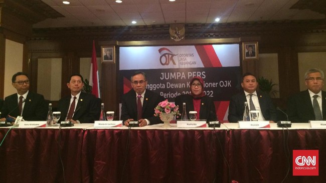 Otoritas Jasa Keuangan (OJK) menilai wewenang tertinggi dalam proses revisi aturan pungutan bagi perusahaan berada di Kementerian Keuangan (Kemenkeu).