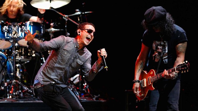 Penggalan lirik lagu Linkin Park menjadi cara netizen mengungkapkan rasa duka atas tewasnya Chester Bennington.