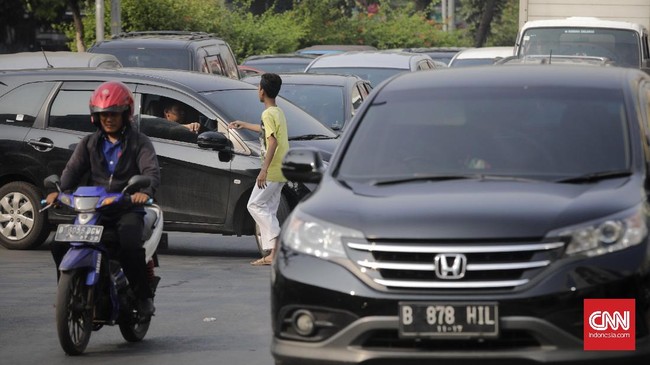 Sebagian masyarakat menganggap tukang parkir liar sebagai preman yang mengutip duit, namun para tukang parkir itu menolak dicap sebagai preman.
