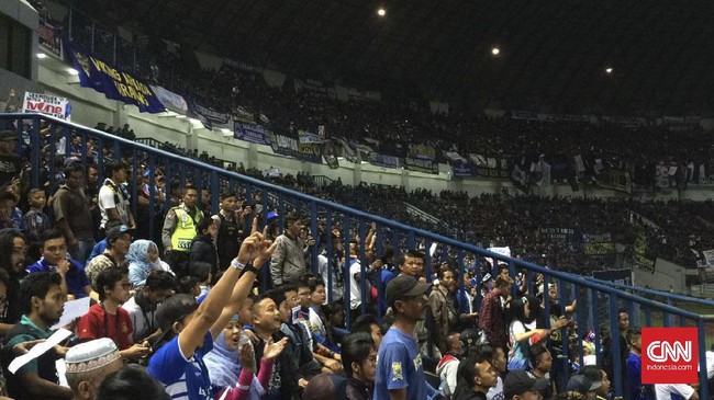 Dirigen Viking, Yana Umar mengatakan, semoga kematian Ricko Andrean menyudahi permusuhan antara Bobotoh dan Jakmania yang kerap menimbulkan kekerasan.