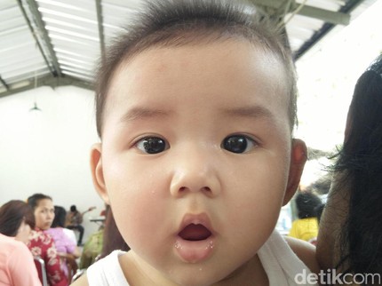 Tips Agar Bayi Nggak Rewel Saat Minum Obat