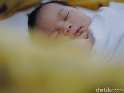 Ini Lho yang Bayi Lakukan Saat Dia Lahir