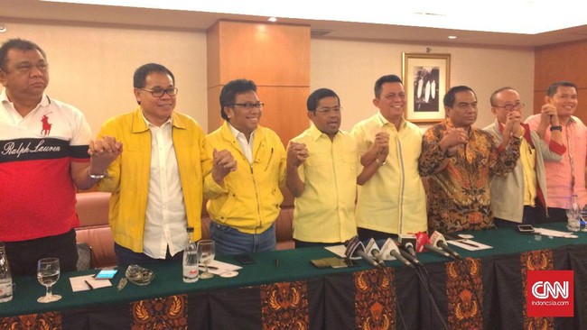 Para pimpinan Golkar di daerah menyatakan sepakat mendukung Setya Novanto sebagai ketua umum partai meski jadi tersangka kasus e-KTP.