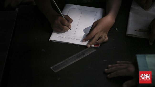 Kemenag menerjunkan tim untuk menyelidiki delapan buku pelajaran jenjang madrasah tsanawiyah (Mts) diduga mengandung materi menyimpang di Sampang, Jawa Timur.