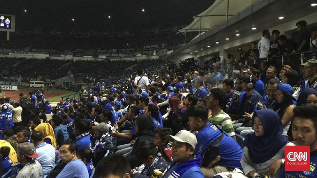 Komisi Disiplin PSSI memberikan hukuman lima laga tanpa Bobotoh bagi Persib