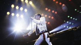 5 Koleksi Freddie Mercury Dilelang dengan Harga Termahal