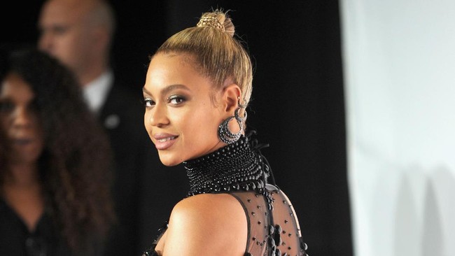 Fan menduga Beyonce tengah hamil anak keempatnya bersama Jay-Z karena penampilannya dalam beberapa waktu terakhir.