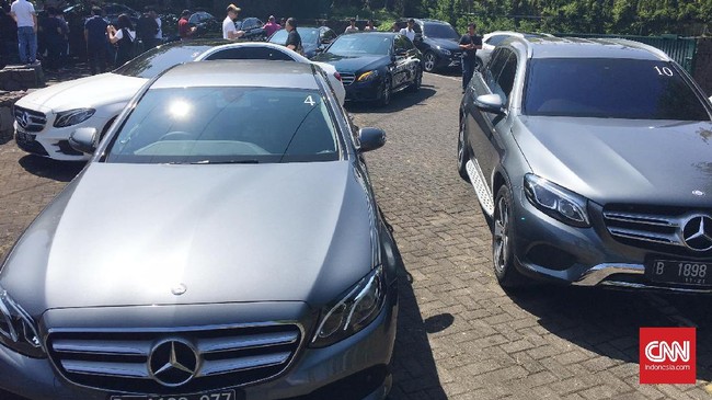 Mercedes-Benz mengklaim dua tipe sedan besutannya yakni E250 dan E300 menguasai 50 persen pangsa pasar bisnis sedan mewah di Indonesia.