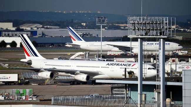Penumpang merasakan getaran hebat yang mengguncang-guncang kabin pesawat saat salah satu dari empat mesin Airbus A380 itu mengalami kerusakan serius di udara.