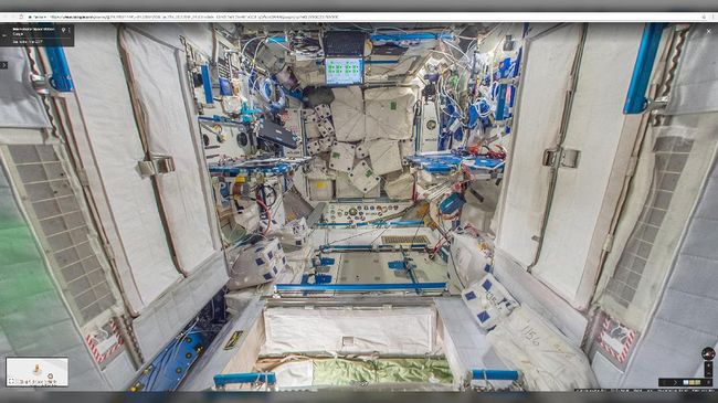 Melalui bantuan Google Street View dan fitur screenshot, para penderita Agoraphobia bisa menjelajahi dunia tanpa beranjak dari layar.