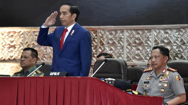 Presiden Jokowi akan menjadi inspektur upacara pelantikan di Istana dan menyampaikan amanatnya di hadapan para perwira tersebut di Istana Merdeka.