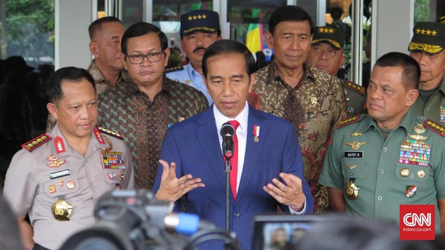 Presiden Joko Widodo meminta seluruh kementerian dan lembaga fokus menjaga stabilitas politik, keamanan, dan ekonomi.