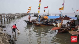 Nelayan Lontar dan Adu Domba karena Pasir Reklamasi