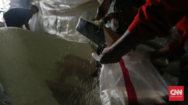 KPPU menilai rantai distribusi beras di Indonesia saat ini terlalu panjang sehingga menciptakan jarak harga yang jauh antara petani dan konsumen akhir.