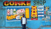 FOTO: Mimpi Warna-warni dari Jantung Somalia Muawiye Hussein Sidow alias Shik Shik adalah inspirator seni dari Somalia. Dapat turunan bakat dari ayahnya, Sidow membuat ibu kota Somalia menjadi berwarna.