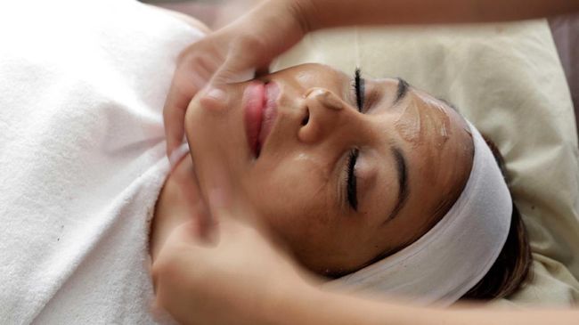 Beberapa hal bisa dilakukan untuk menjaga kulit agar terhindar dari dampak buruk pendingin ruangan.
