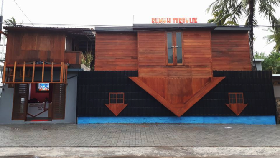 Rumah Terbalik, Spot Selfie Terbaru di Pantai Kuta Lombok