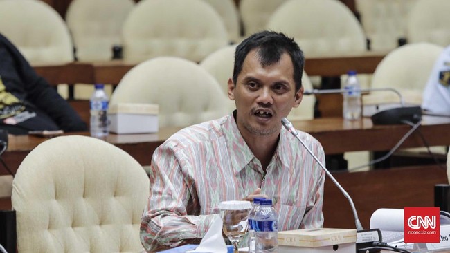 Nico Panji Tirtayasa alias Miko akan melapor ke Badan Reserse Kriminal Mabes Polri atas dugaan sejumlah tindak pidana yang dilakukan oleh oknum di KPK.