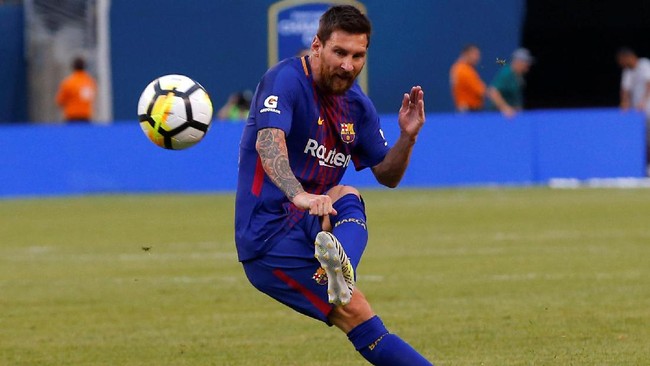 Manajer Manchester City, Pep Guardiola menegaskan, nama besar Lionel Messi tak bisa disetarakan dengan Kevin de Bruyne. Messi berada di kasta berbeda.