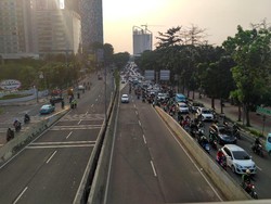Viral Rombongan Motor Akses JLNT Casablanca, Simak Lagi Aturannya