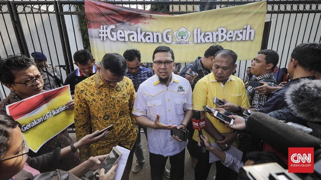 Generasi Muda Partai Golkar (GMPG) menyayangkan sikap struktur kepemimpinan di unsur Golkar yang tetap mendukung Setnov sebagai ketua umum. 