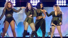 Rehat dari Fifth Harmony, Lauren Jauregui Pose di 'Playboy'
