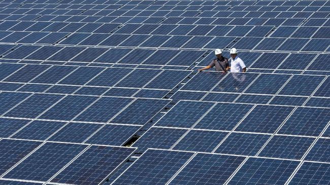 Energi Terbarukan Bisa Bikin Pemerintah Hemat Puluhan Triliun Pemerintah menghitung peningkatan porsi Energi Baru Terbarukan (EBT) menjadi 23 persen pada 2025 dapat menghemat anggaran hingga puluhan triliun setiap tahun.