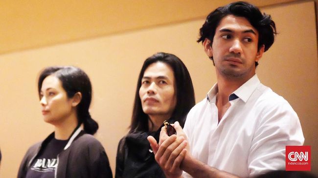 Untuk pertama kalinya, Reza Rahadian menjadi pengisi suara. Kali ini untuk film 'Banda The Dark Forgotten Trail.'