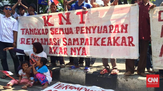 Nelayan menyatakan kedua Raperda disusun tidak sesuai dengan aturan dan langkah hukum yang berlaku karena tak melibatkan masyarakat yang terkena dampak.
