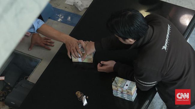 OJK Masih Kaji Penangguhan Cicilan Kredit Usulan Jokowi